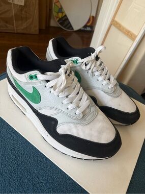 Nike White, Black and Green Air Max 1